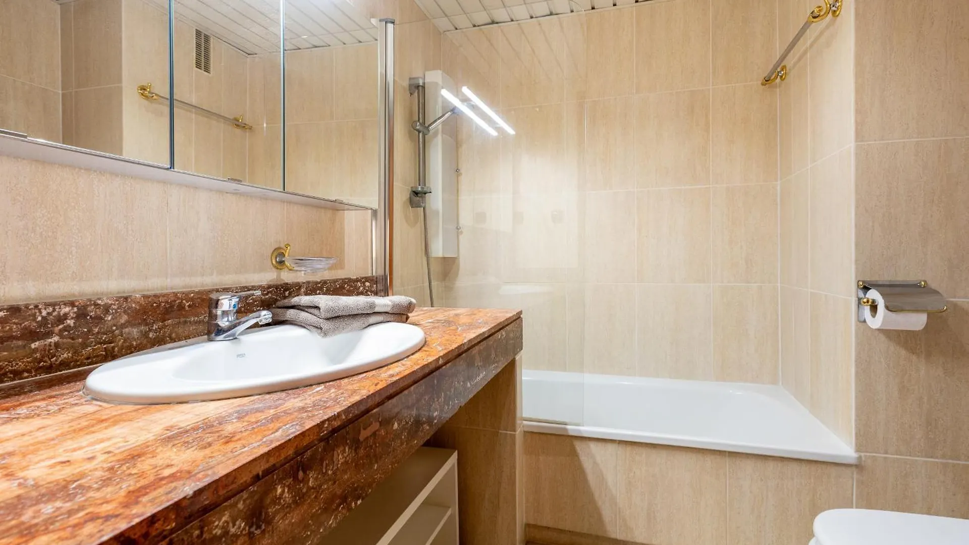 Los Cristianos 2 Bedroom Quiet Complex 200 Meters From The Ocean 0*, Los Cristianos (Tenerife) Hiszpania